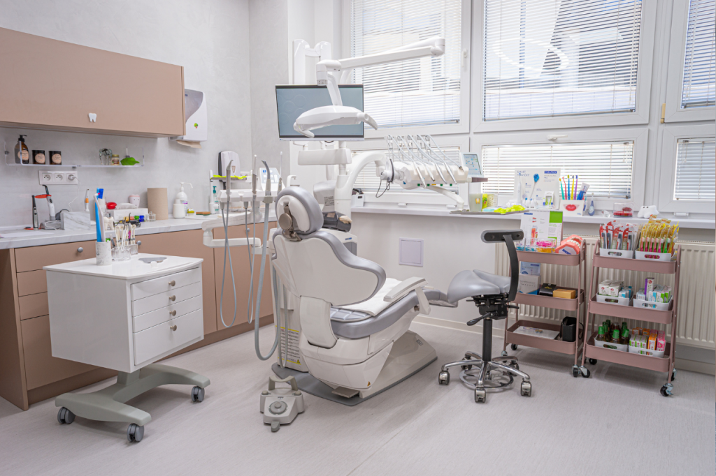 Takto vyzerá prvá návšteva u zubára v Dentique
